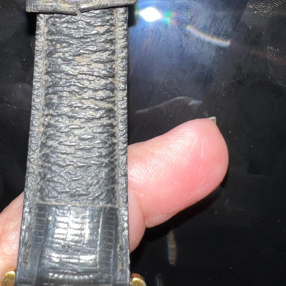 Vintage Guess Womens Gold Watch With Black Leather Band & White Dial Japan Movem - Picture 4 of 5